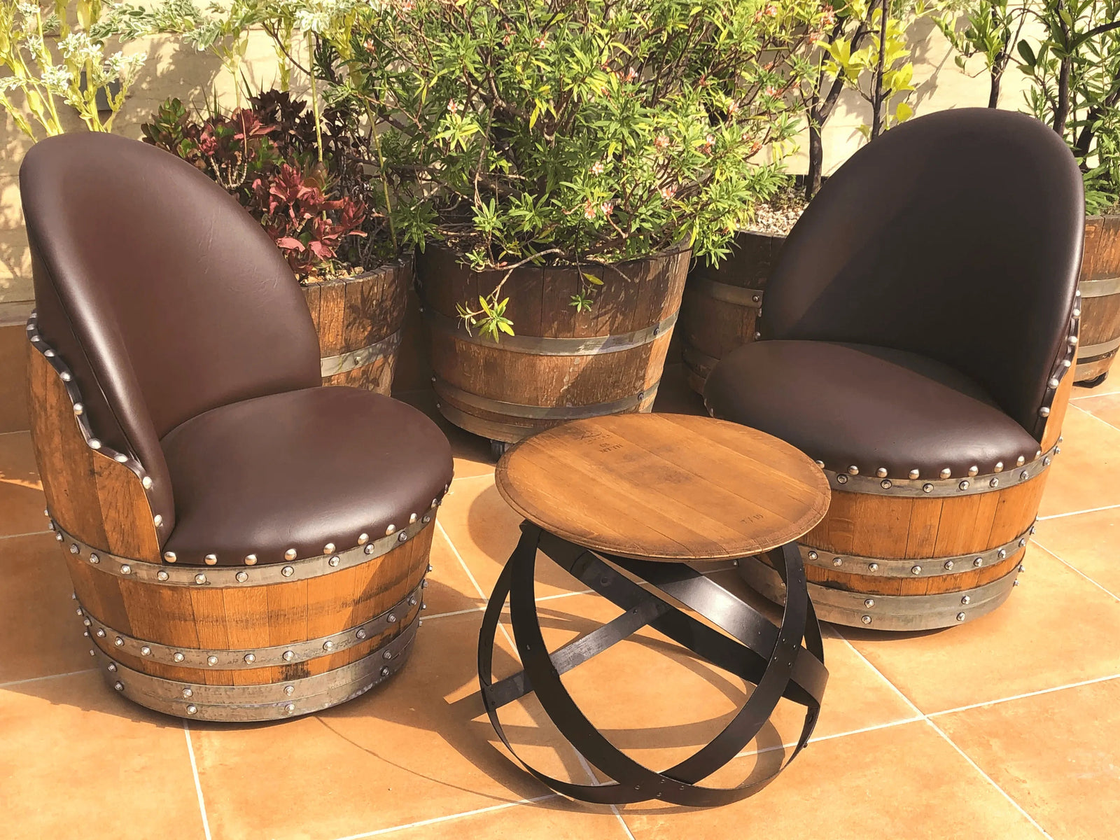 Silla de barril de roble marrón, hecha a mano, hecha de barril de vino y whisky, con almacenamiento oculto, tapizada de espuma viscoelástica y ruedas móviles.