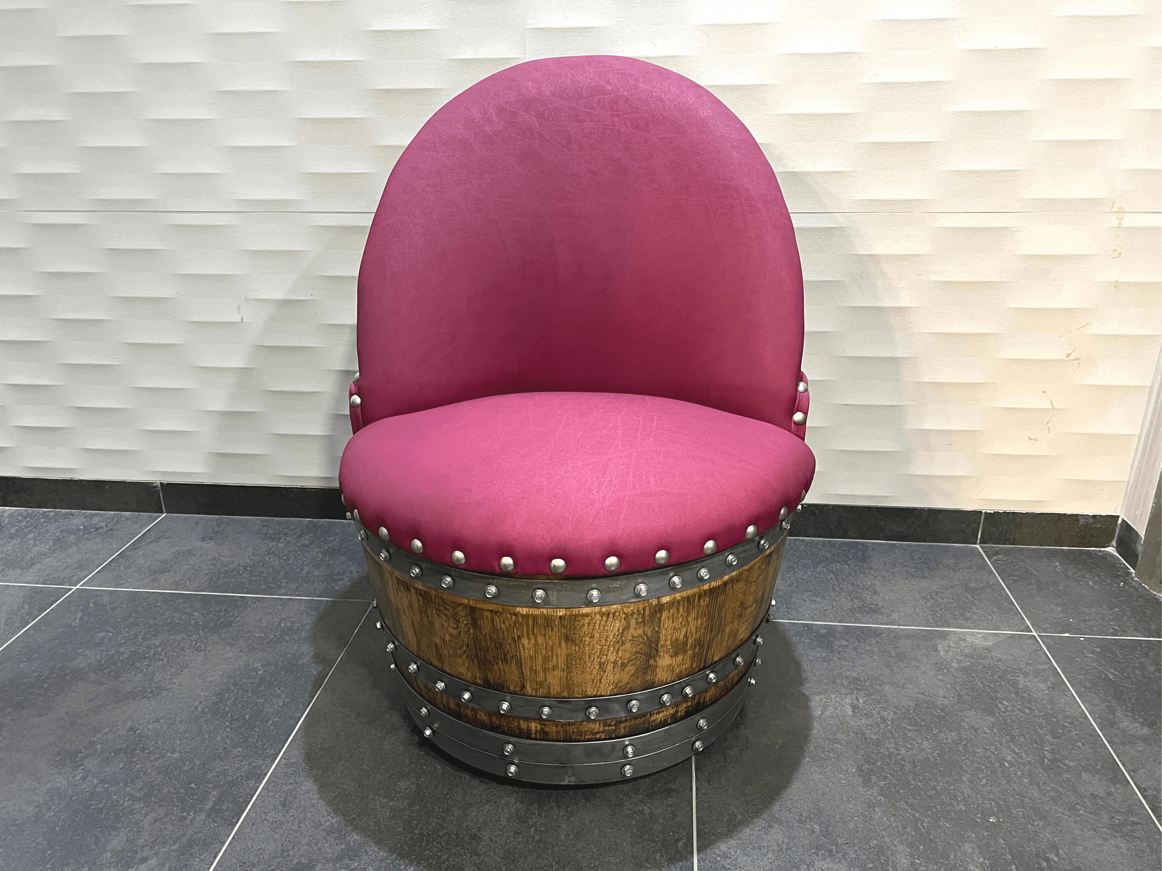 Silla de barril de roble color borgoña y baya, hecha a mano, hecha de barril de vino y whisky, con almacenamiento oculto, tapizado de espuma viscoelástica y ruedas móviles.
