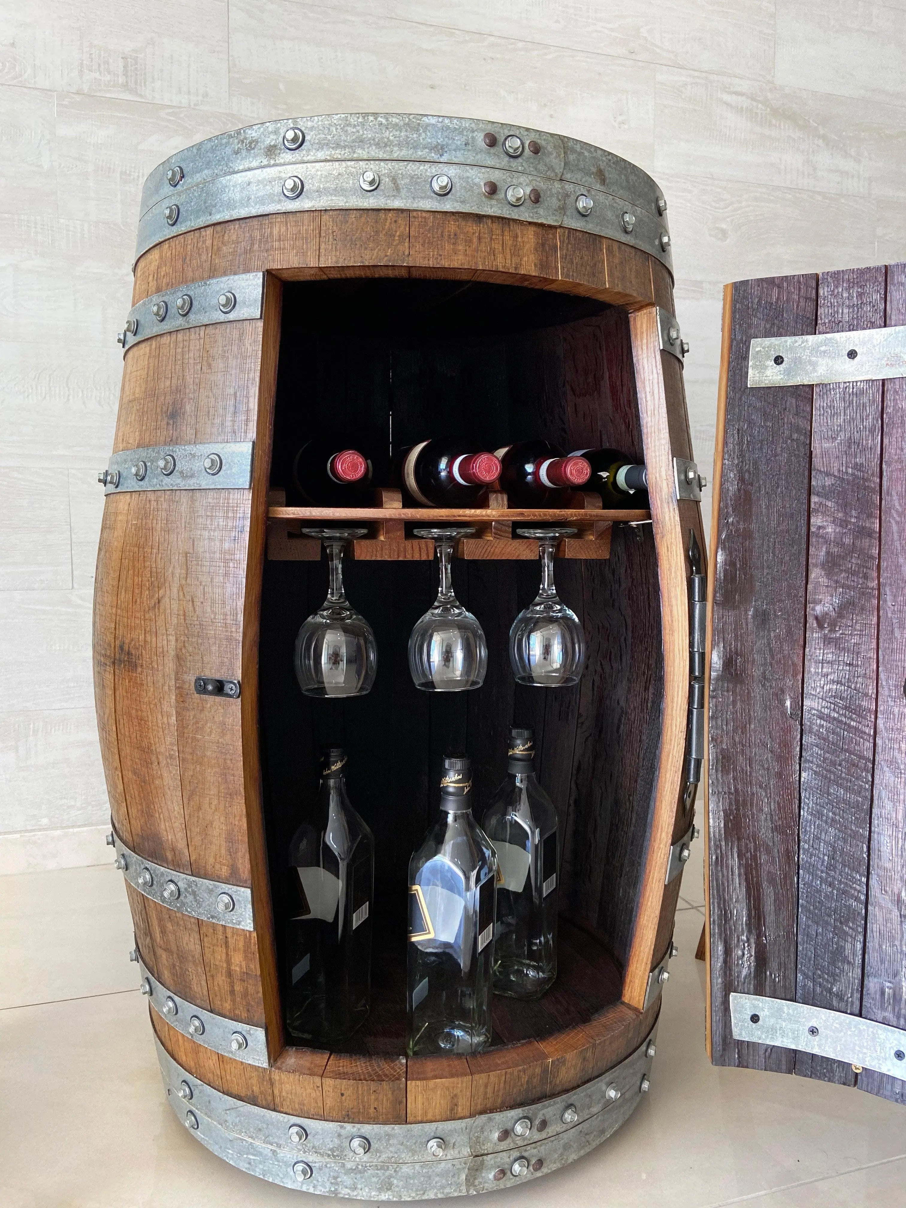 Gabinete para barriles de vino bourbon, almacenamiento en la puerta con estante para copas, gabinete para barriles, bar para barriles, bar para barriles de whisky, licores, gabinete para barriles de vino