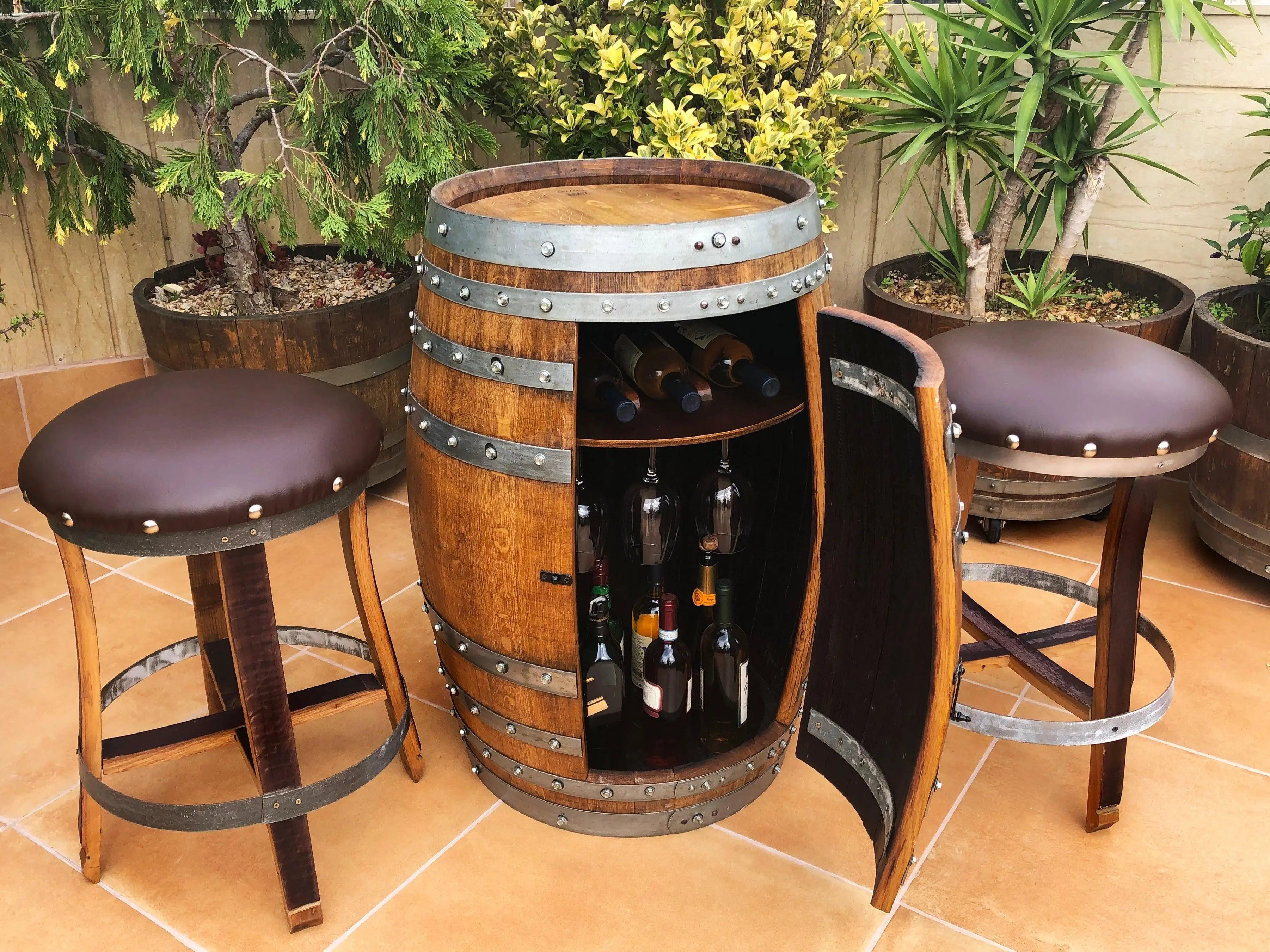 Gabinete para barriles de vino bourbon, almacenamiento en la puerta con estante para copas, gabinete para barriles, bar para barriles, bar para barriles de whisky, licores, gabinete para barriles de vino