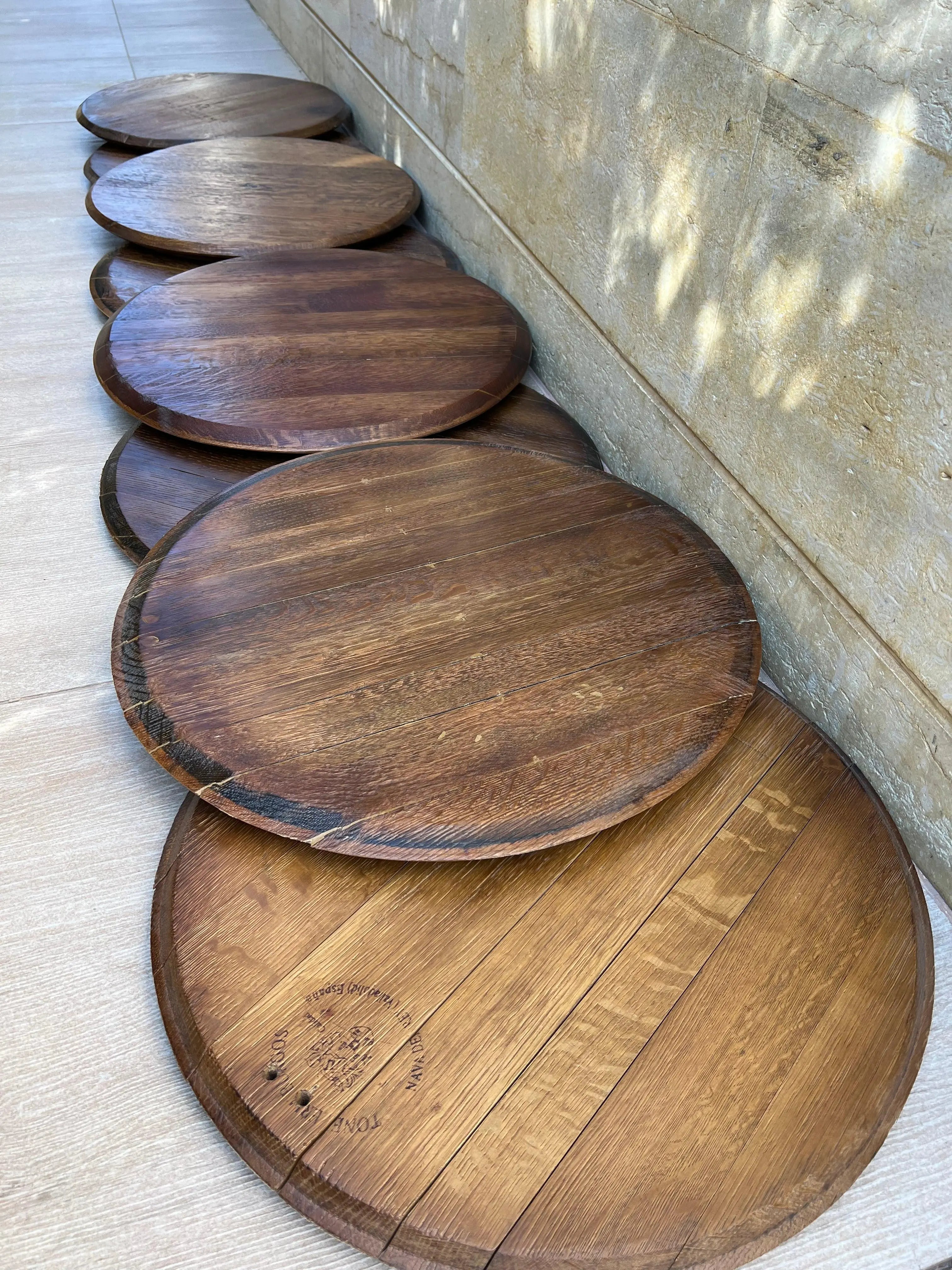Cabeza de barril de roble terminada con respaldo instalado (tapa, tapa de barril, madera, vino, whisky, marcas de tonelería, regalo para él, papá, proyecto)