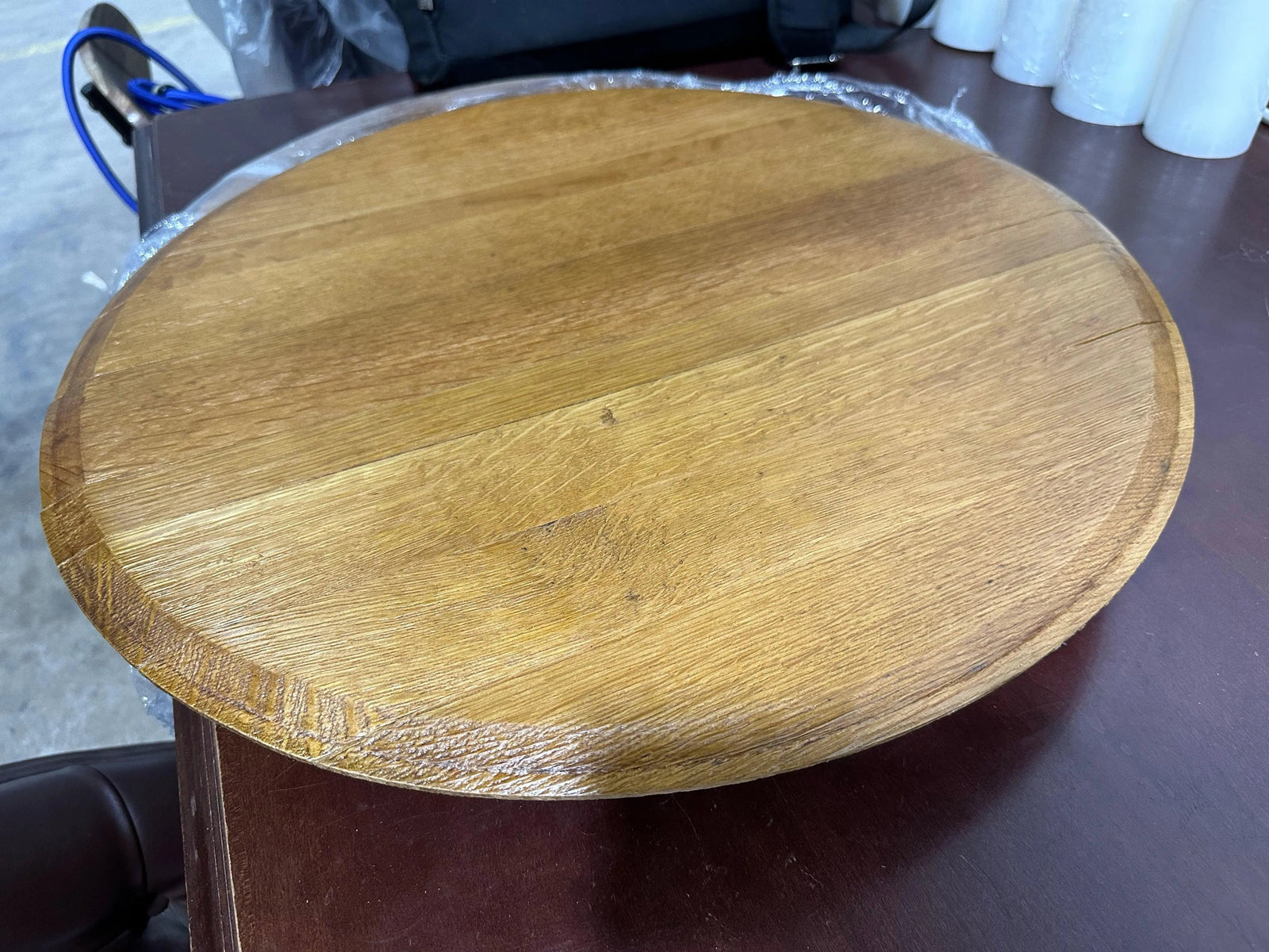 Cabeza de barril de roble terminada con respaldo instalado (tapa, tapa de barril, madera, vino, whisky, marcas de tonelería, regalo para él, papá, proyecto)