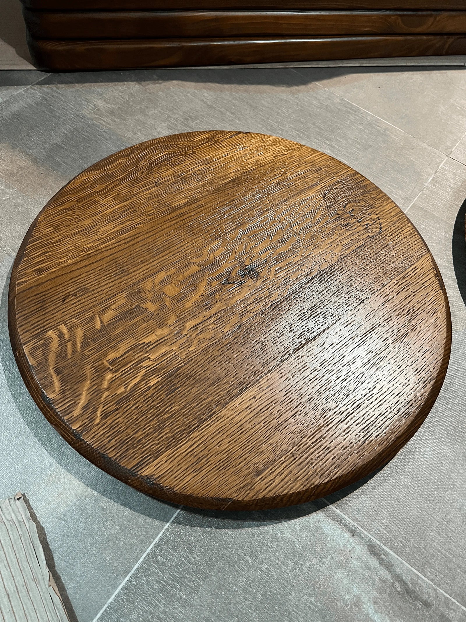 Cabeza de barril de roble terminada con respaldo instalado (tapa, tapa de barril, madera, vino, whisky, marcas de tonelería, regalo para él, papá, proyecto)