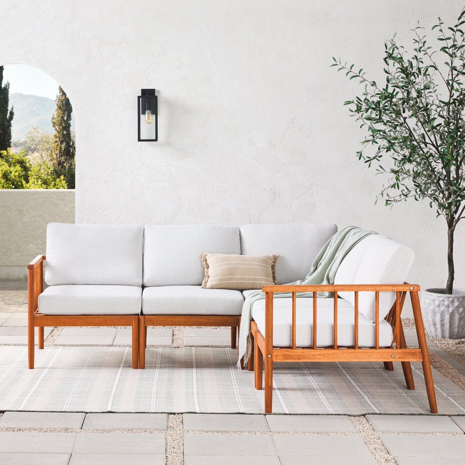 Conjunto modular moderno de 5 piezas en forma de L para exteriores de madera maciza con husillo